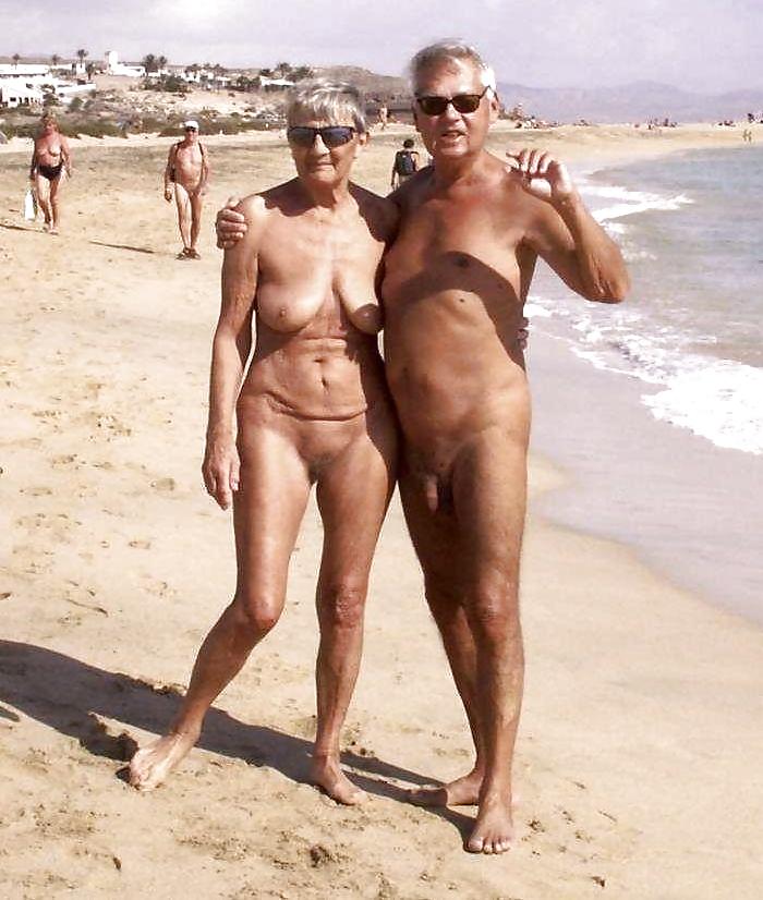 Nudisti maturi della spiaggia
 #565552