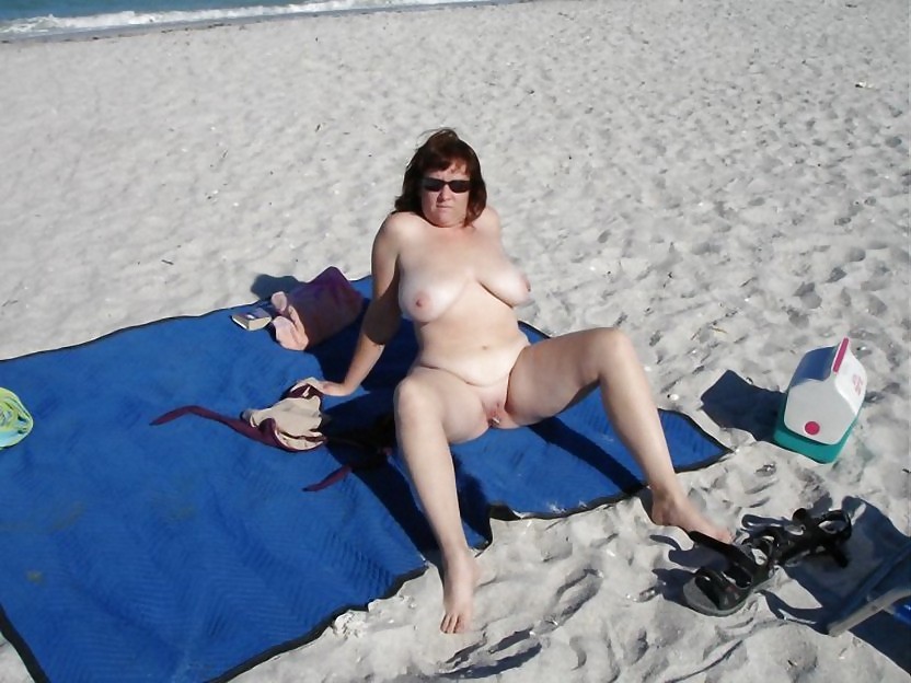 Nudisti maturi della spiaggia
 #565599