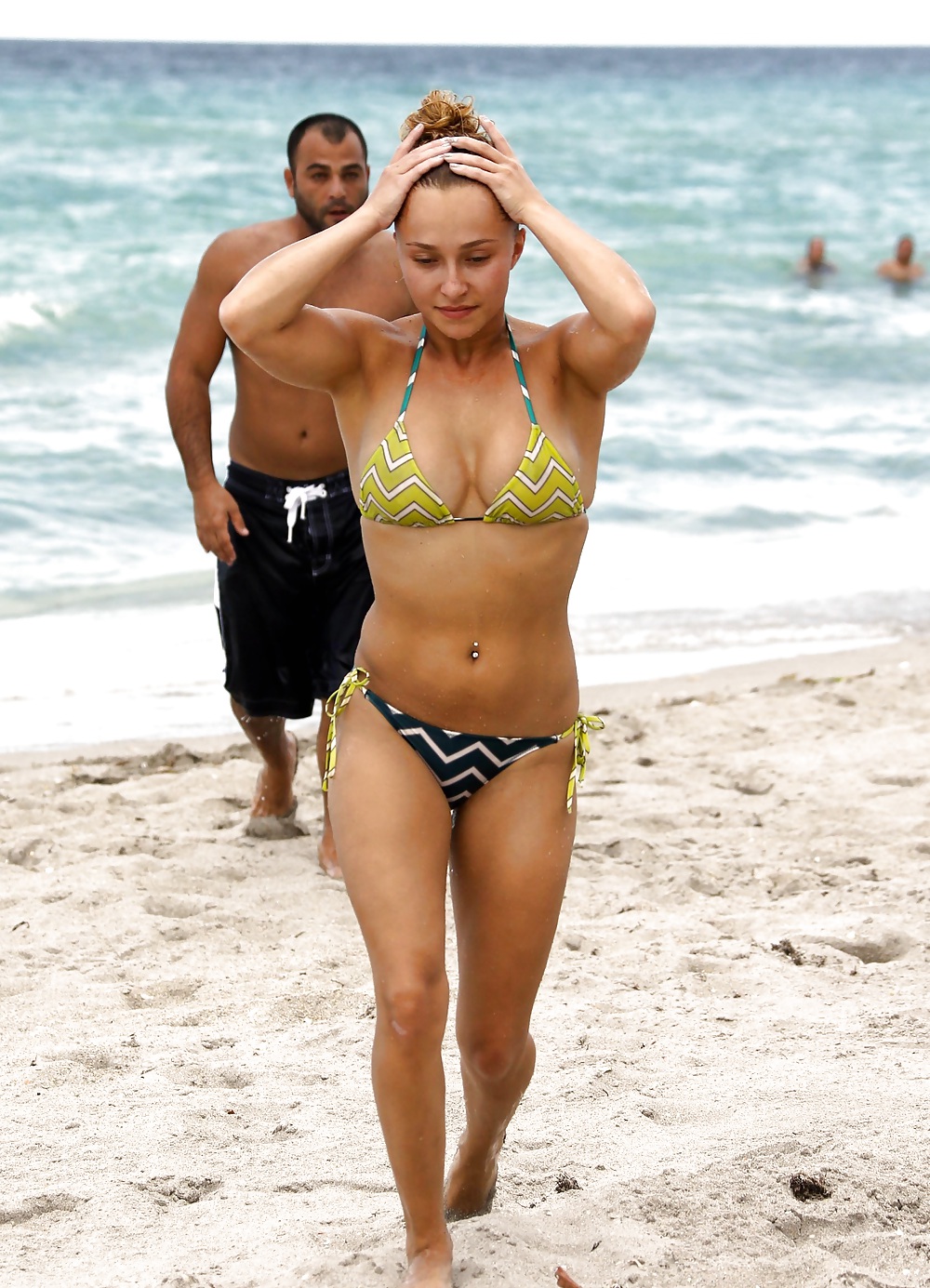 Hayden panettiere usando un bikini en la playa de hollywood
 #21286365