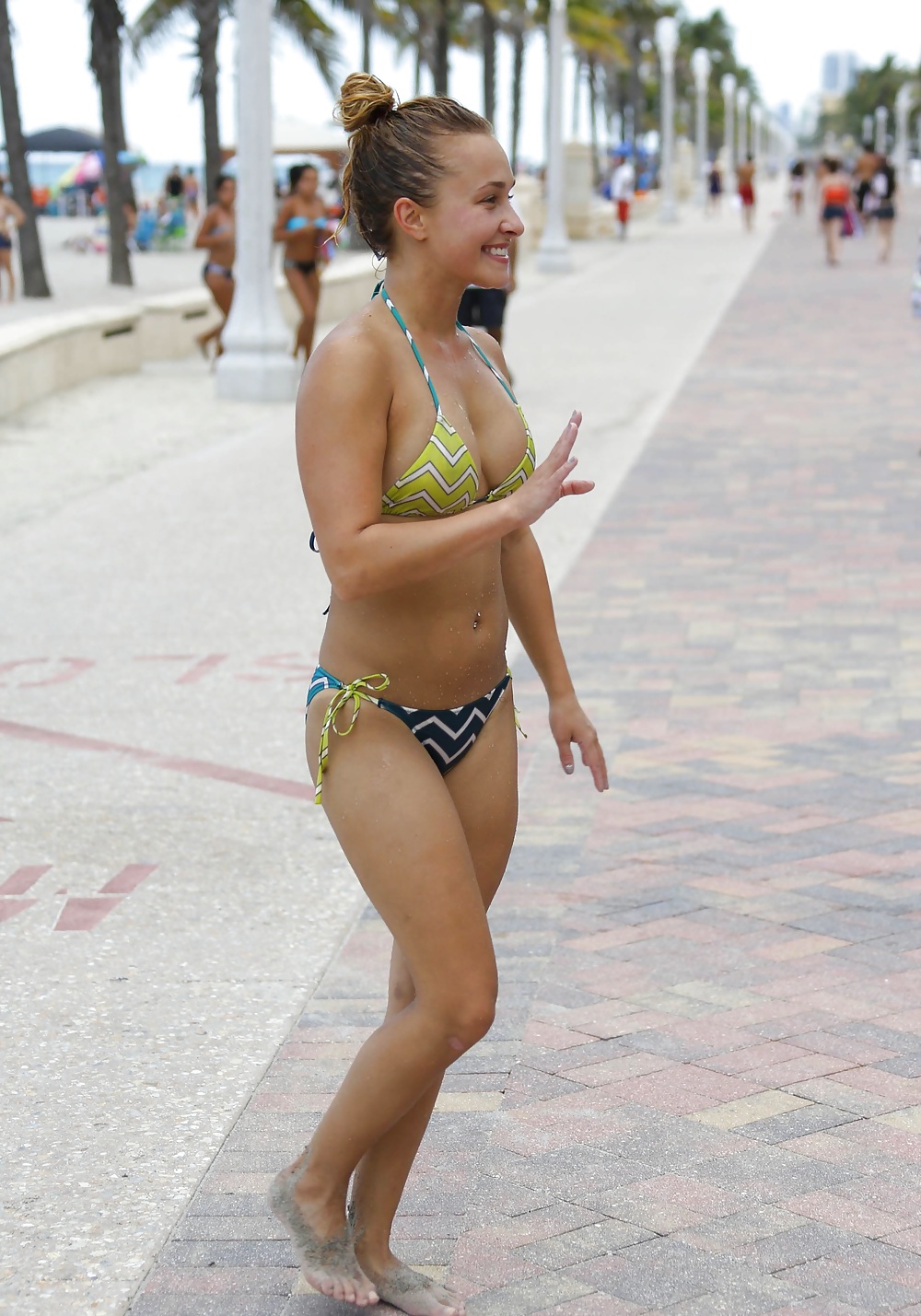 Hayden panettiere usando un bikini en la playa de hollywood
 #21286417