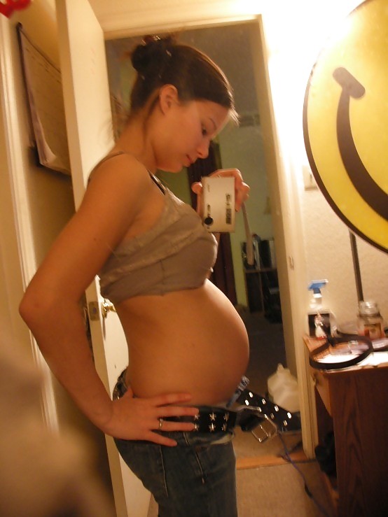 Autoscatto giovane incinta amatoriale parte 2
 #2220991