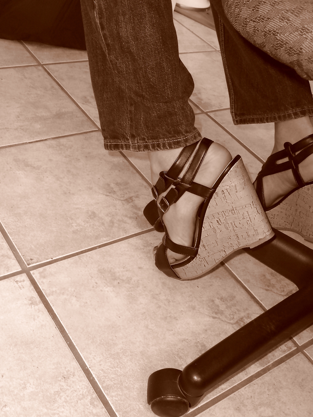 Mädchen Füße In Keile Fersen #9375434