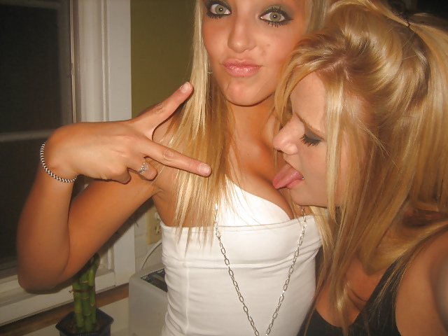 Private:  Friends Partying It Up In College #4732100