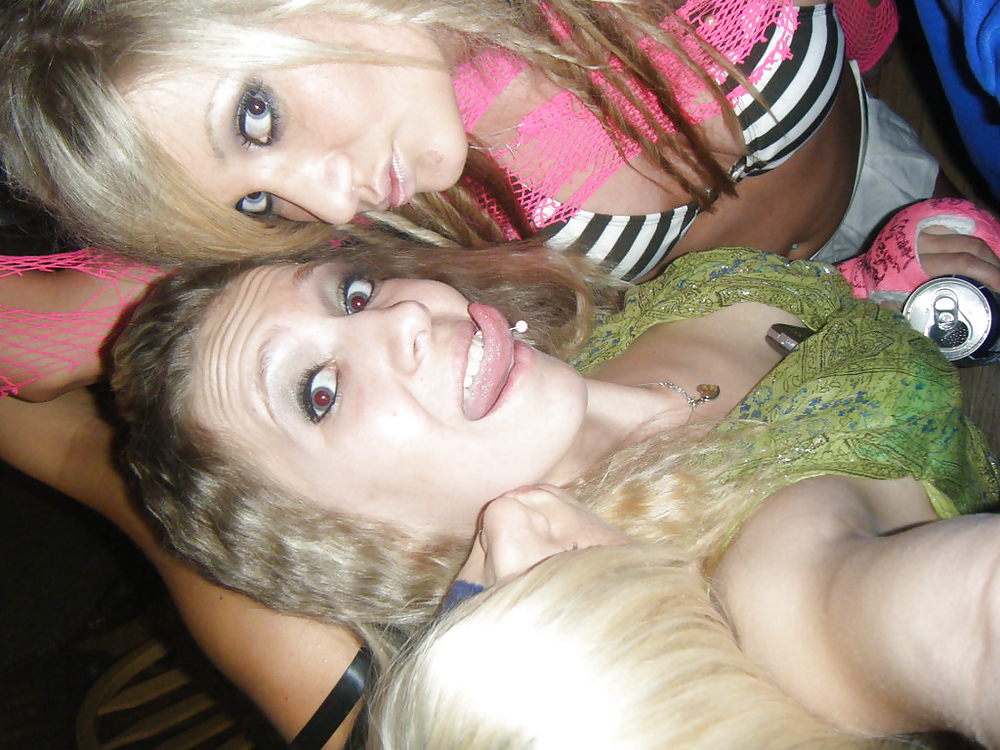 Private:  Friends Partying It Up In College #4732927