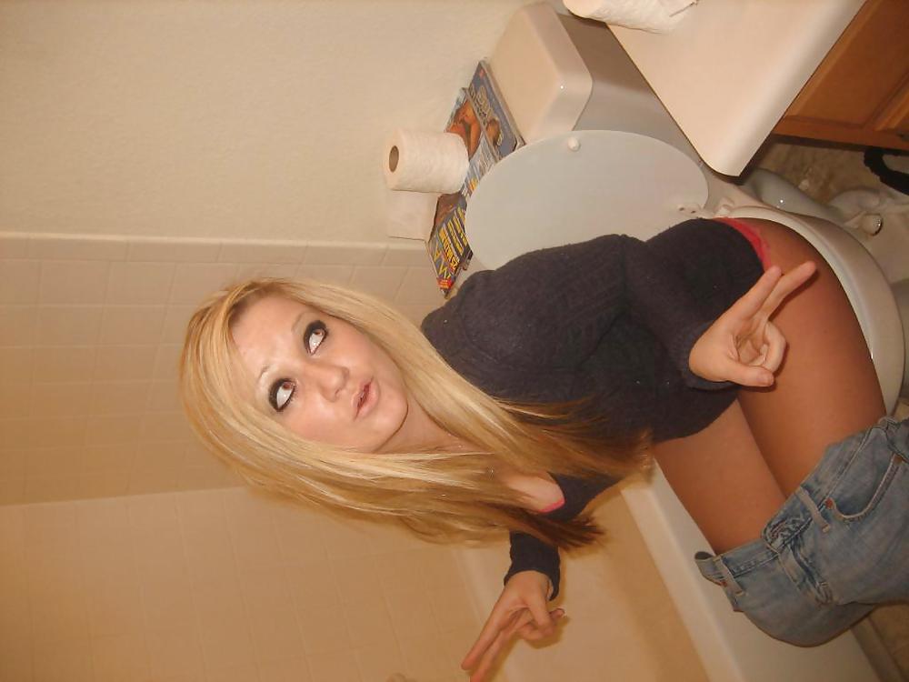 Private:  Friends Partying It Up In College #4732953