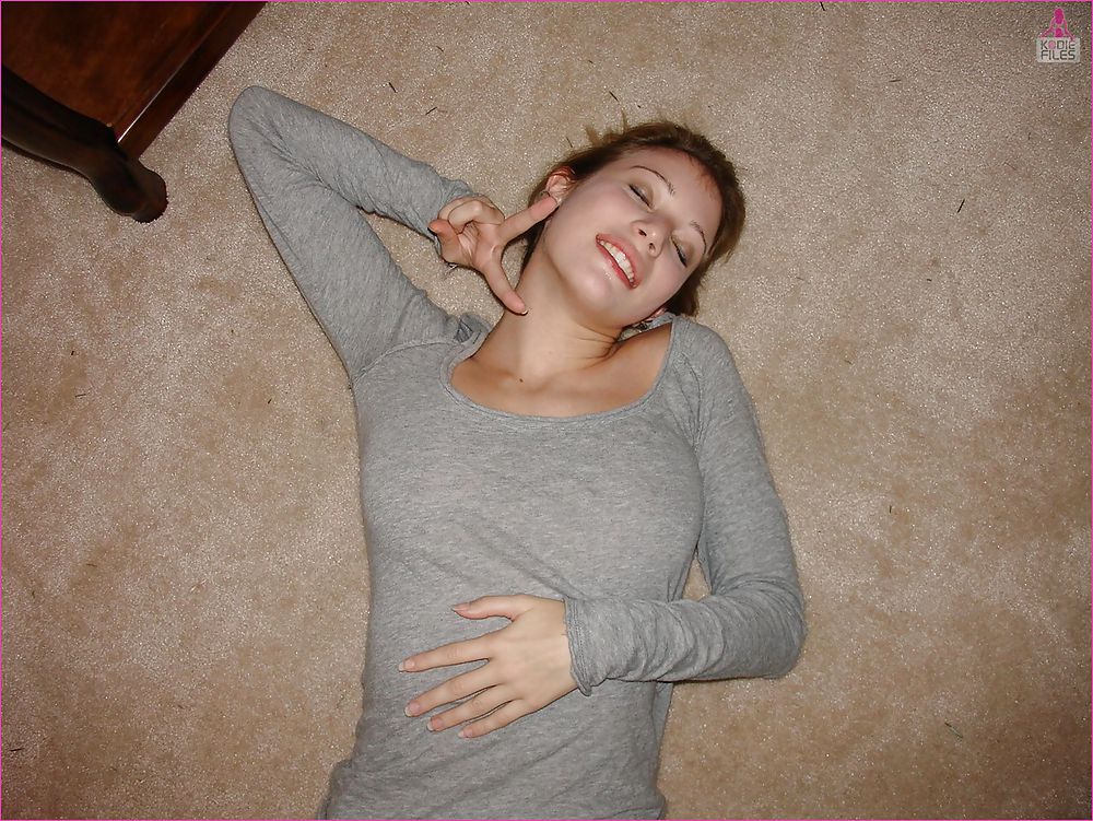 Amateur joven rubia adolescente
 #4811906