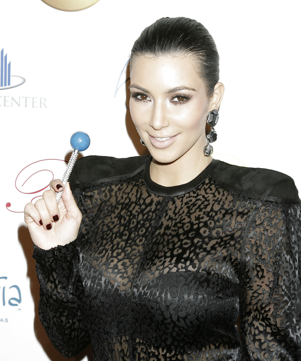 Kim Kardashian Pre-Silvester Party Im Nachtclub Vorabend #2107561