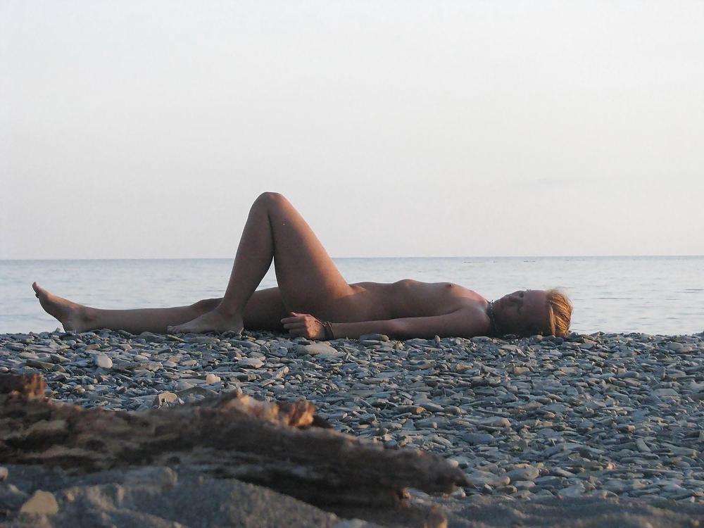 Diversión en la playa desnuda
 #2920858
