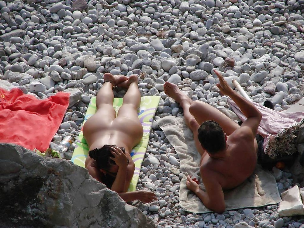 Desnudos en la playa
 #767664