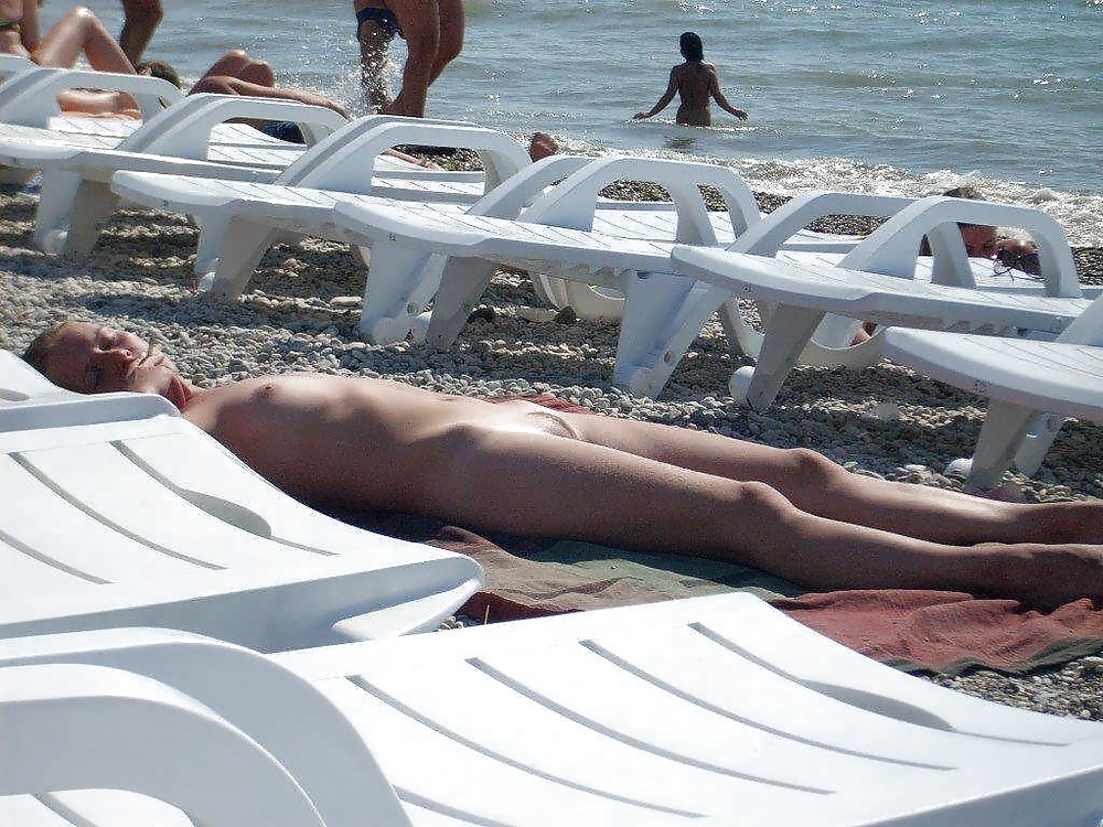 Desnudos en la playa
 #767726