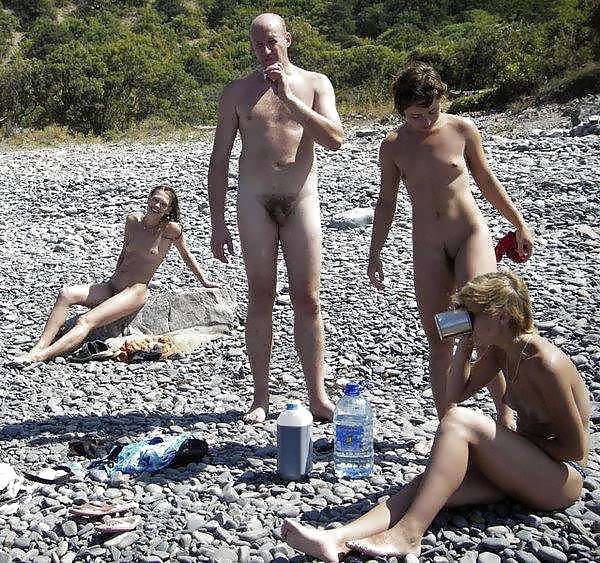 Desnudos en la playa
 #767771