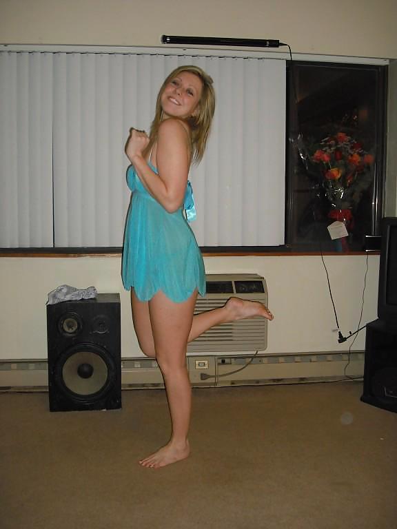 SEXY AMATEUR GIRLFRIEND IV #9850001