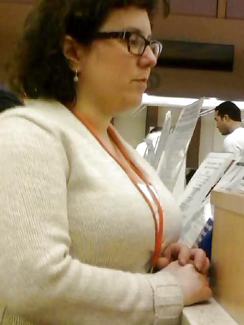 Sie Wissen Nie, Wer Oder Was Sie In Der Bibliothek Finden #15107619