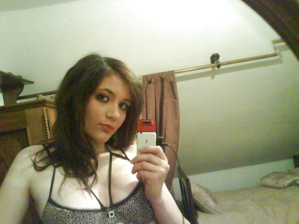 Hot And Busty Brunette Teen Amateur Gallery #2565282