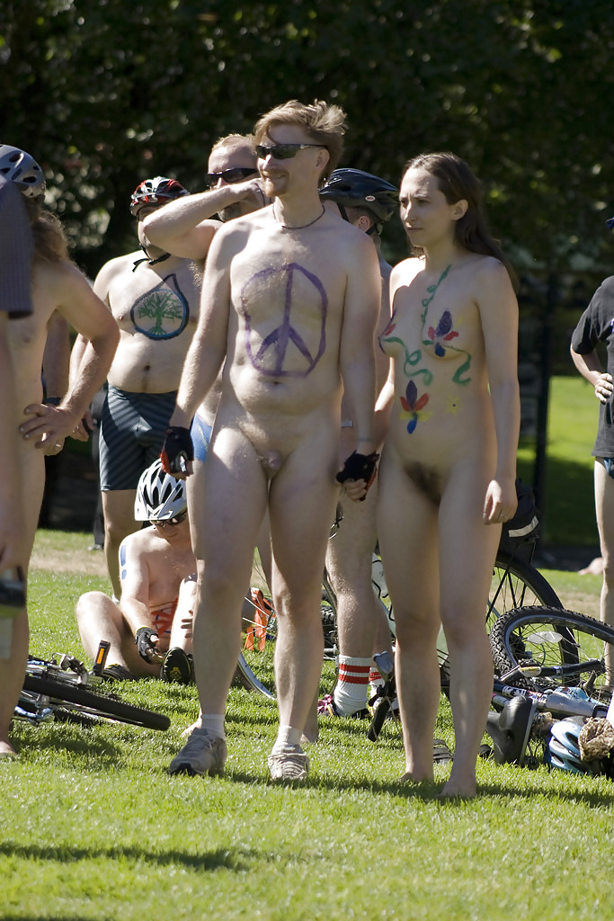 Protesta in bicicletta nuda
 #7238163