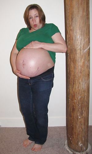 Very pregnant tummy