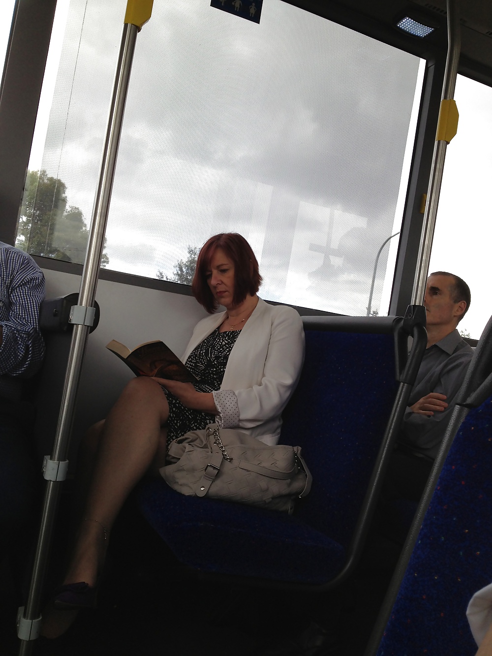 私のバスに乗った巨乳の女
 #15635538