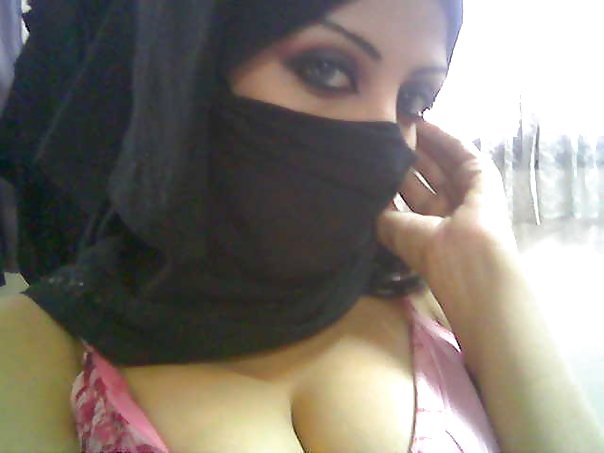 Increíble dama árabe mostrando todo 4
 #5163876