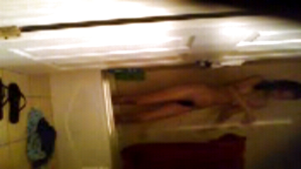 Melina tomando una ducha cámara oculta
 #18695484