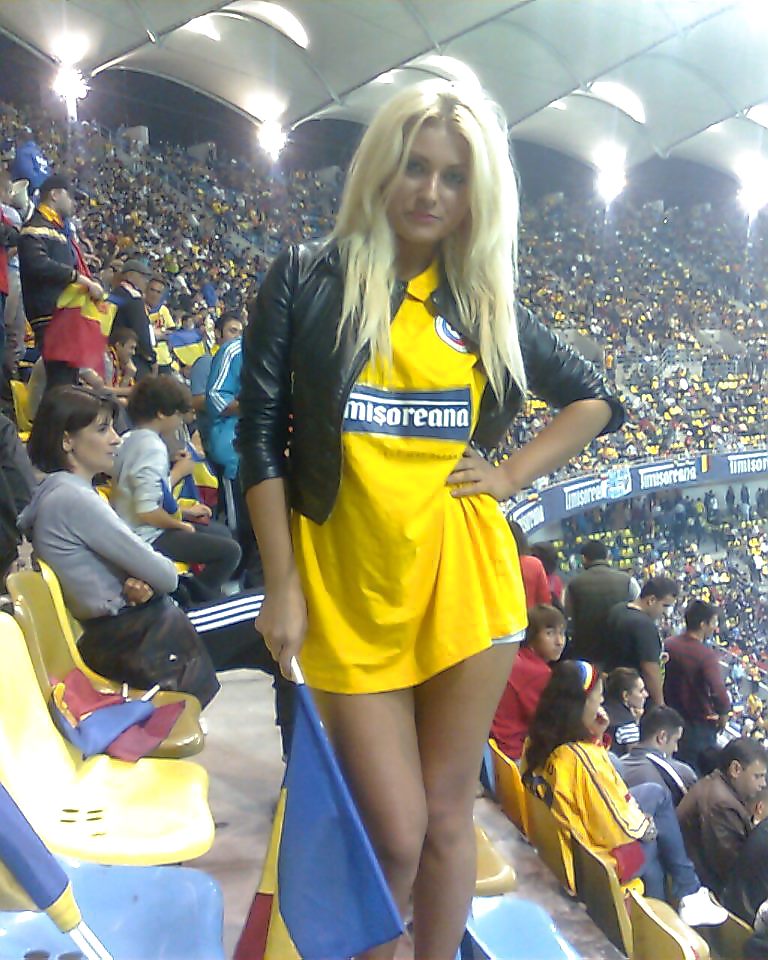 Romanian girl: Mirela #15224317