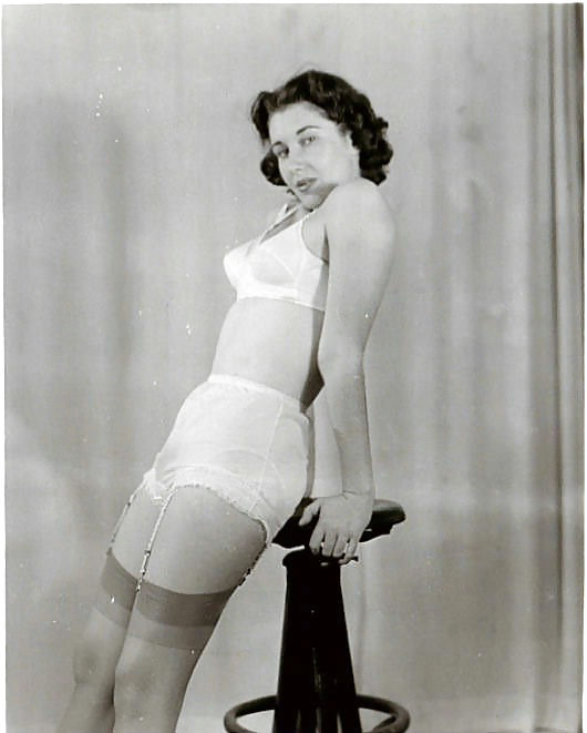 Bas Vintage, Culottes Et Chatte #17805838