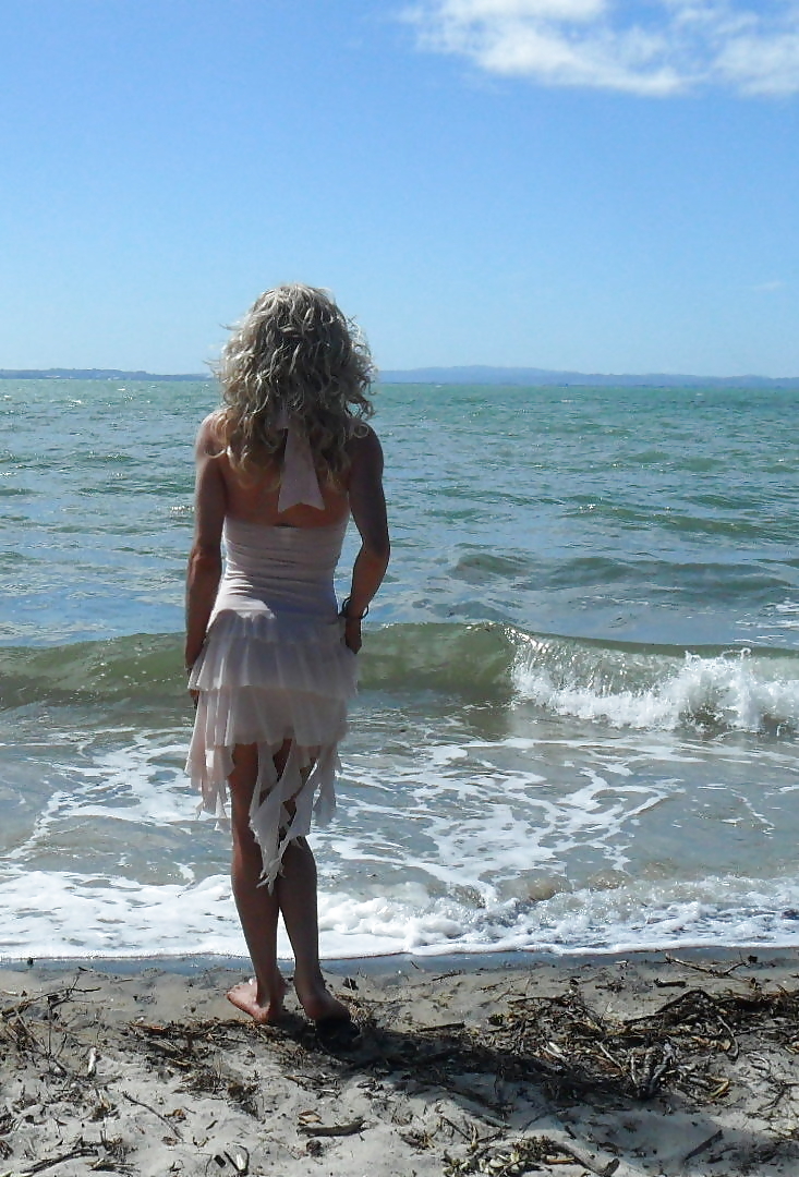 Tempting Mild crimson ruffle dress