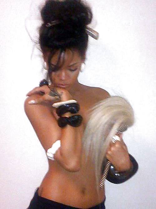 Robyn Rihanna Fenty Twitter Photo's #13335877