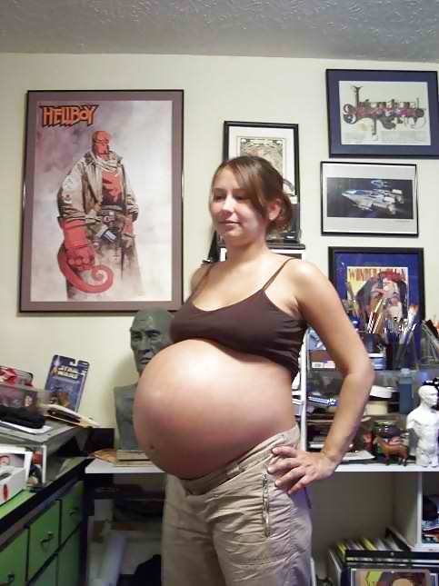 Some Images of  AMATEUR Pregnant Babe #19270810