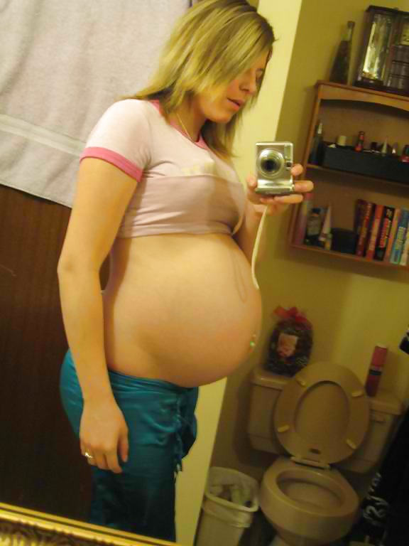 Some Images of  AMATEUR Pregnant Babe #19270813