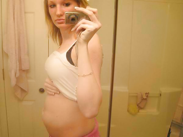 Some Images of  AMATEUR Pregnant Babe #19270848