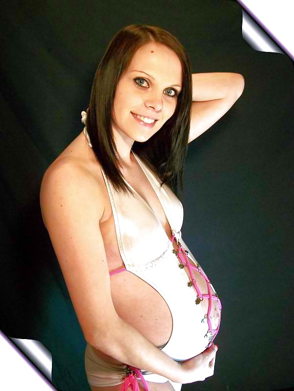 Some Images of  AMATEUR Pregnant Babe #19270857