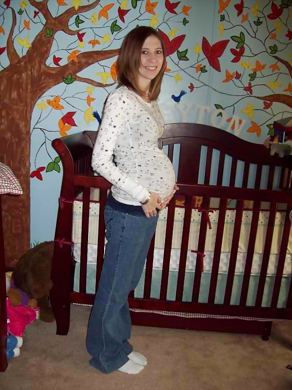 Some Images of  AMATEUR Pregnant Babe #19270866