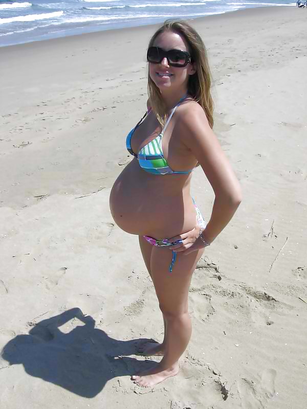 Some Images of  AMATEUR Pregnant Babe #19270901