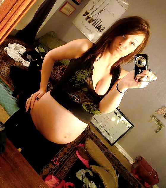 Some Images of  AMATEUR Pregnant Babe #19270924