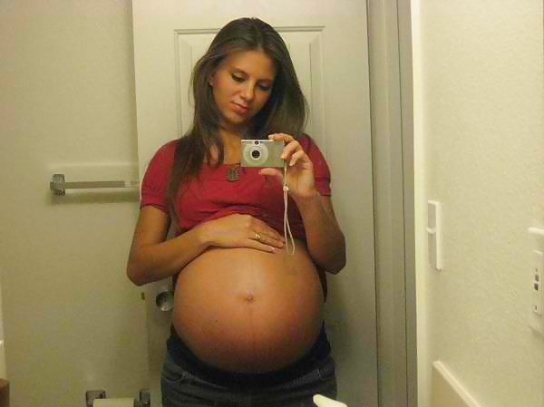 Some Images of  AMATEUR Pregnant Babe #19270926