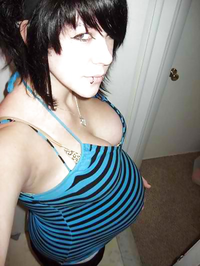 Some Images of  AMATEUR Pregnant Babe #19270944