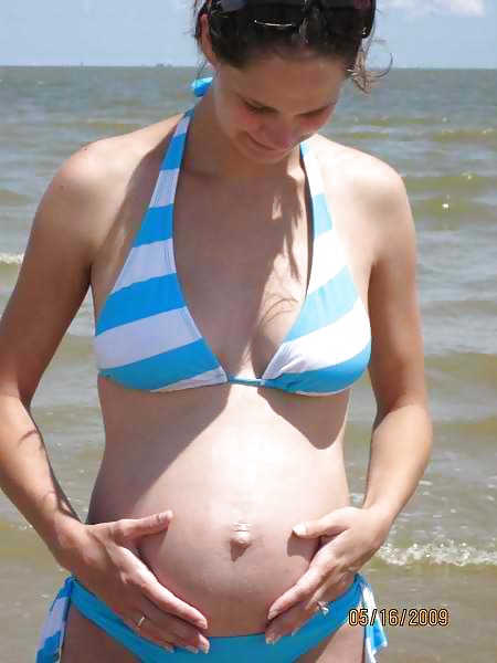 Some Images of  AMATEUR Pregnant Babe #19270984