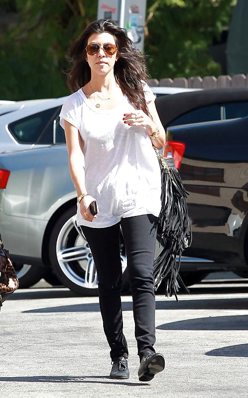 Kourtney Kardashian (schwarzer BH Sichtbar) #3092733