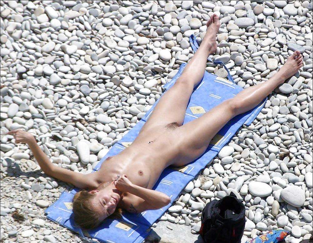 Più giovani della spiaggia nudista
 #731455