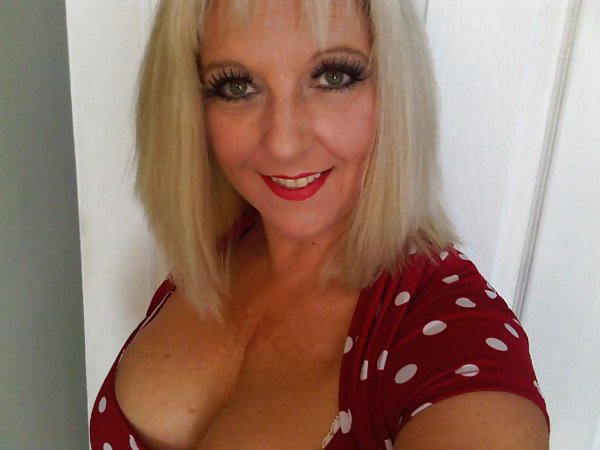 REAL COUGARS POSING DIRTY #20001037
