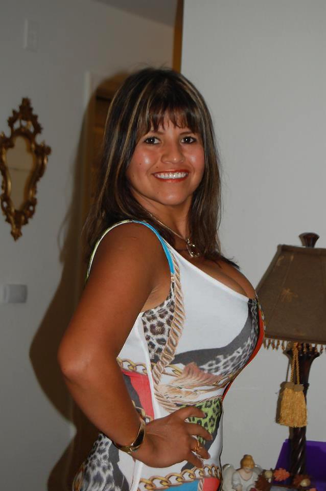 REAL COUGARS POSING DIRTY #20001042