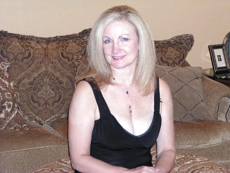 REAL COUGARS POSING DIRTY #20001060