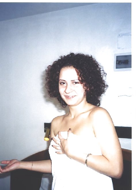 Curly brunette amateur Tania posing #20907935