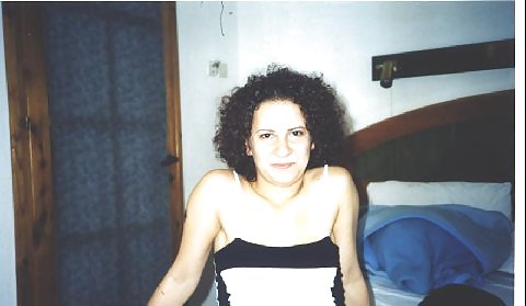 Curly brunette amateur Tania posing #20907948
