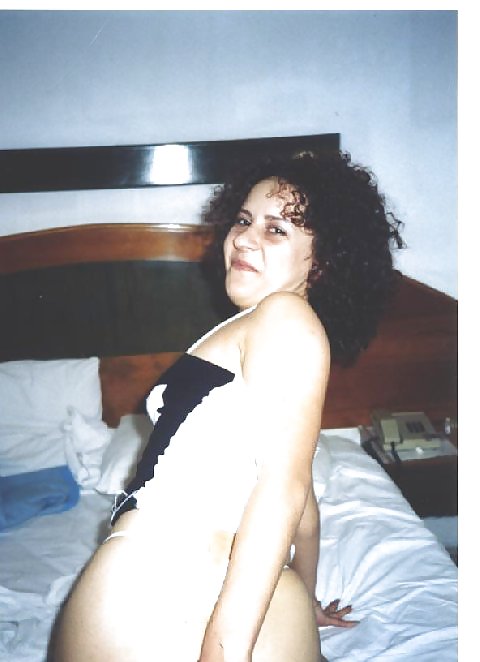Curly brunette amateur Tania posing #20907962