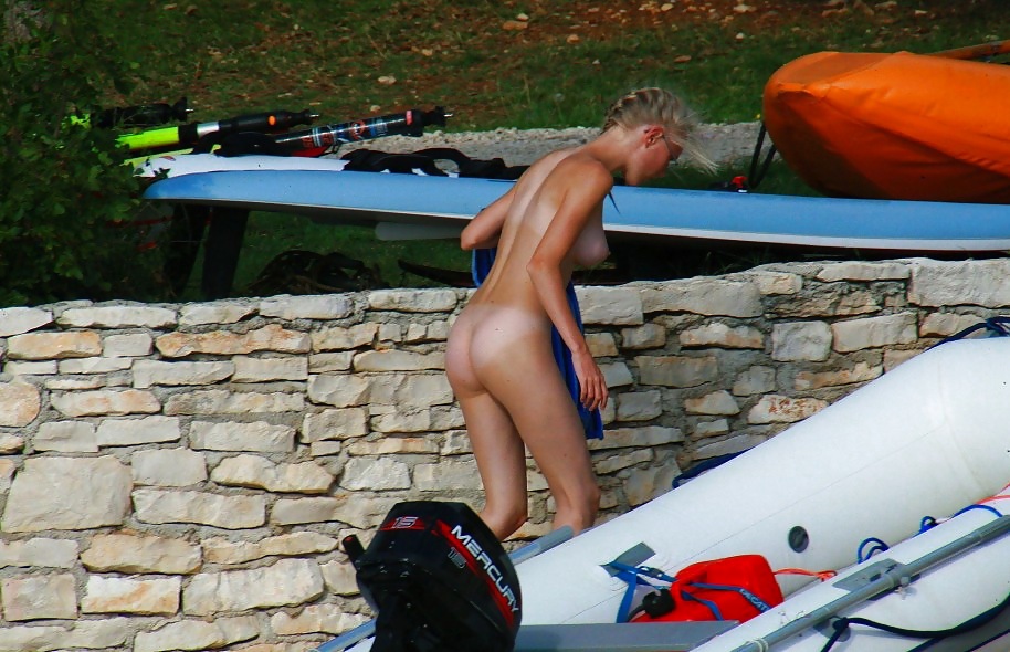 jeune Danois Sur La Plage Nudiste #10623593