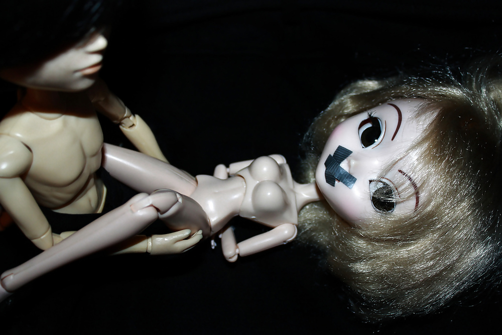 Le bambole degli altri 12: una piccola bambola bondage
 #15226655