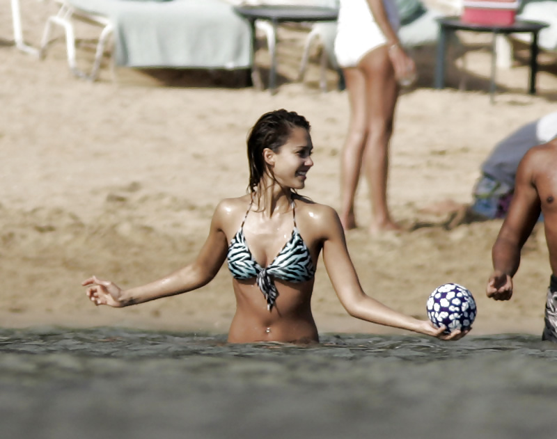 Jessica alba en bikini en oahu hawaii enero
 #8572591