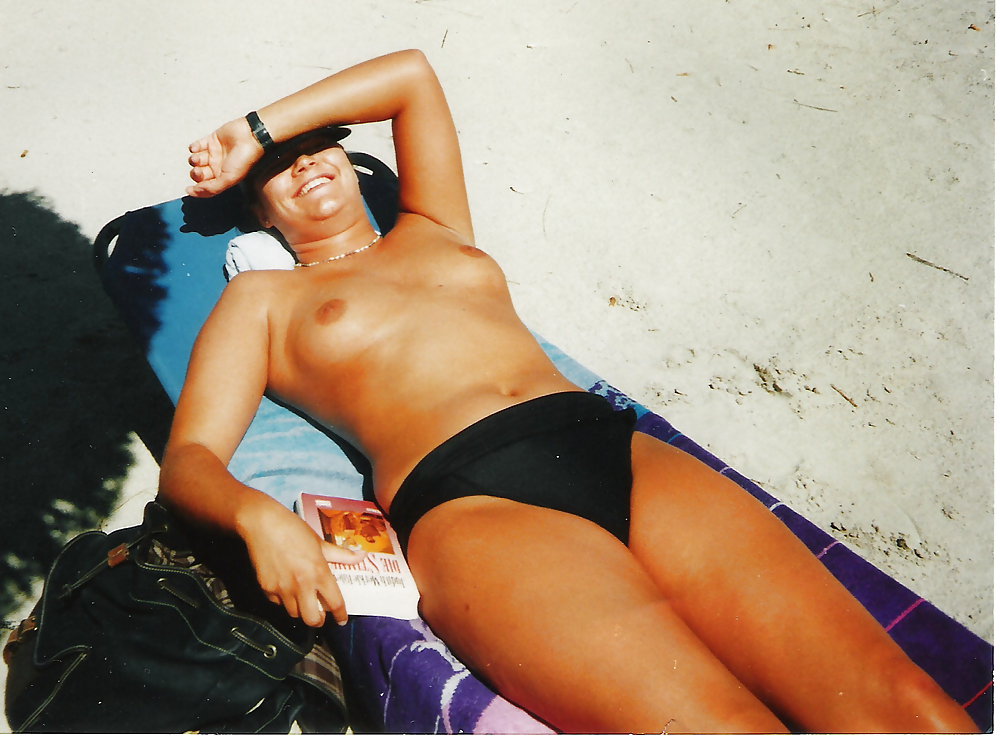 Notgeile Teenysau zeigt Ihre fetten Titten am Strand #4212634