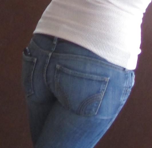 Jeans stretti: bel culo
 #12928817